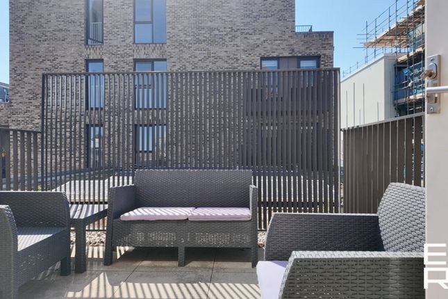 Flat 10, 4 Hand Axe Yard, Kings Cross photo 5