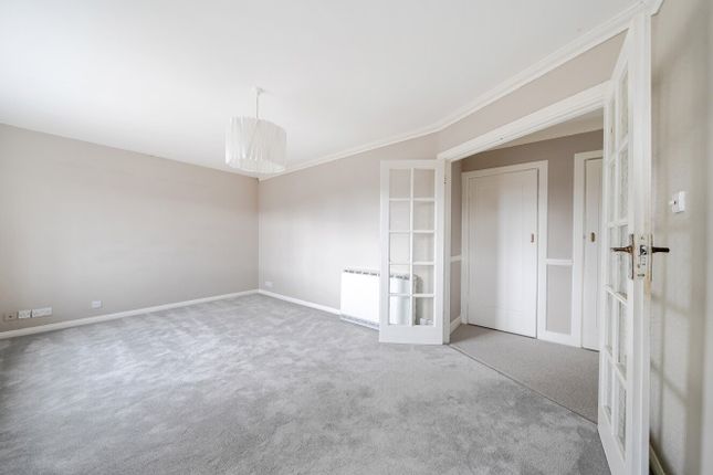 Flat 124A, Highlands Heath,, Portsmouth Road, London photo 2