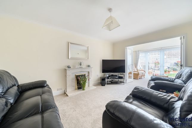 5, Whitelands Road, Swindon photo 2
