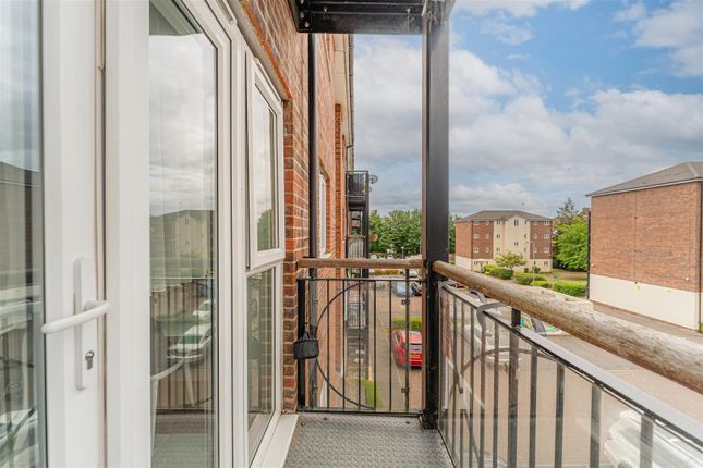 Flat 14, Heaton Court, London photo 4