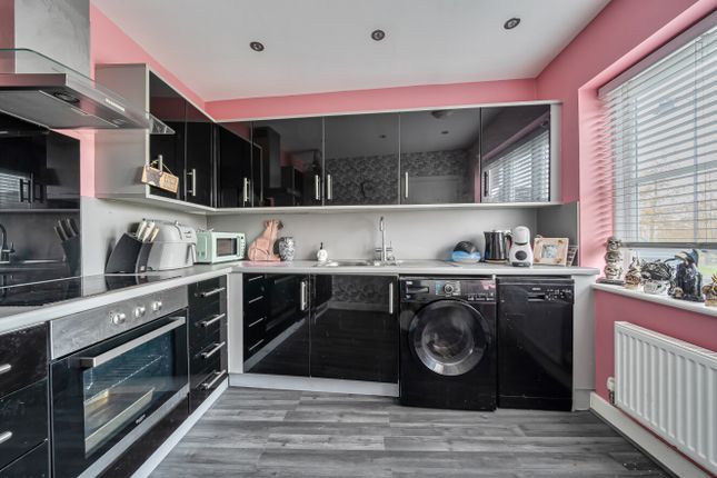 4, Ellisons Crescent, Hampshire photo 4