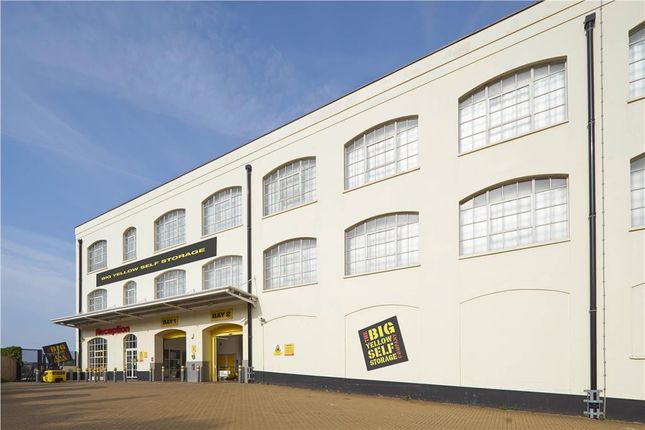 Warehouse to let in Coombe Road, Brighton