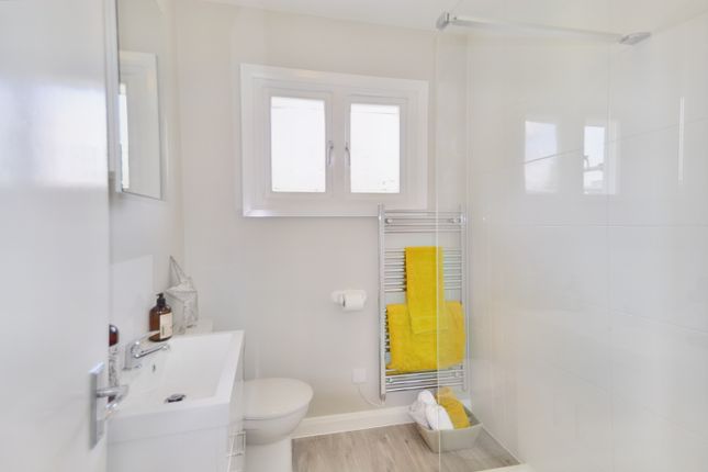 9G, St. Stephens Avenue, London photo 4