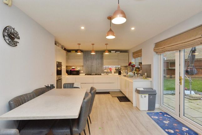 3, Tenby Grove, Milton Keynes photo 4