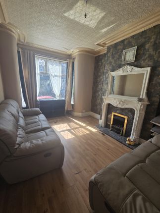 28, Duckworth Grove, Bradford photo 3