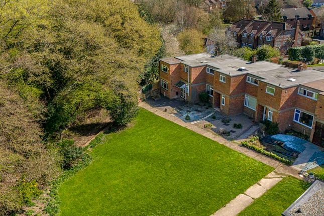 7 Eastern Drive, Bourne End photo 2