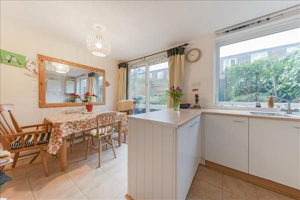 83, Arabella Drive, London photo 2