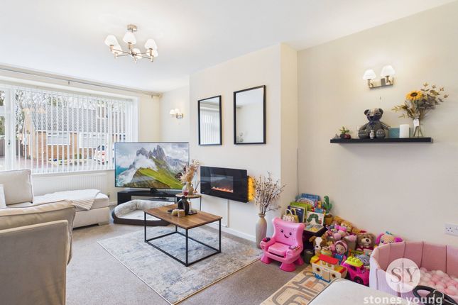 39 Woodlands Avenue, Blackburn photo 2