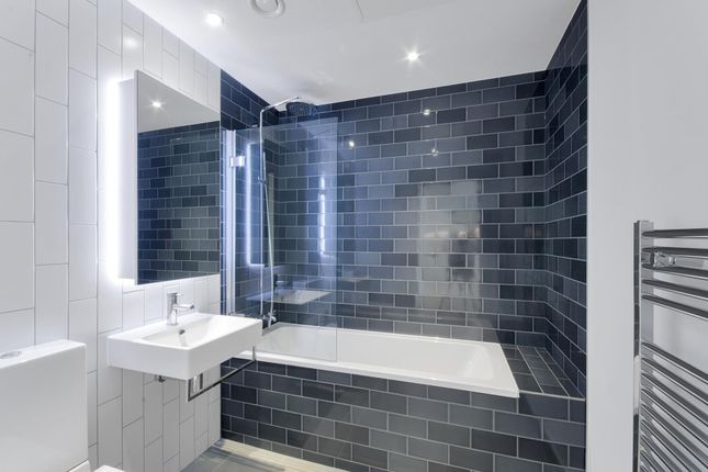 120 Liner House 12, Admiralty Avenue, London photo 5