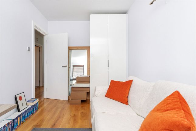 Flat to rent in Christina Street, London