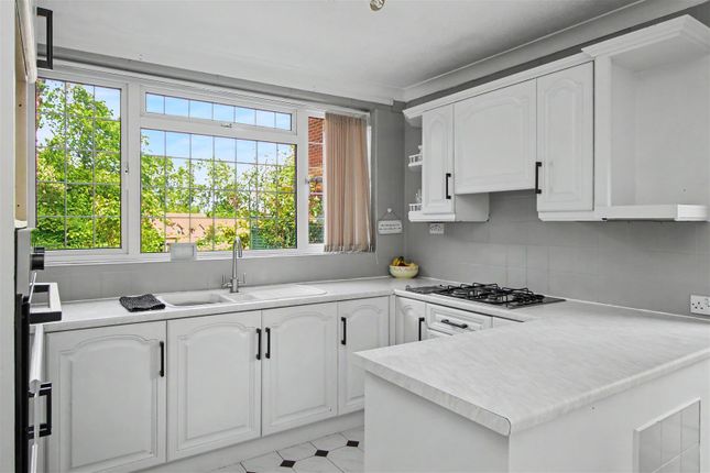 169, Finedon Road, Irthlingborough photo 4