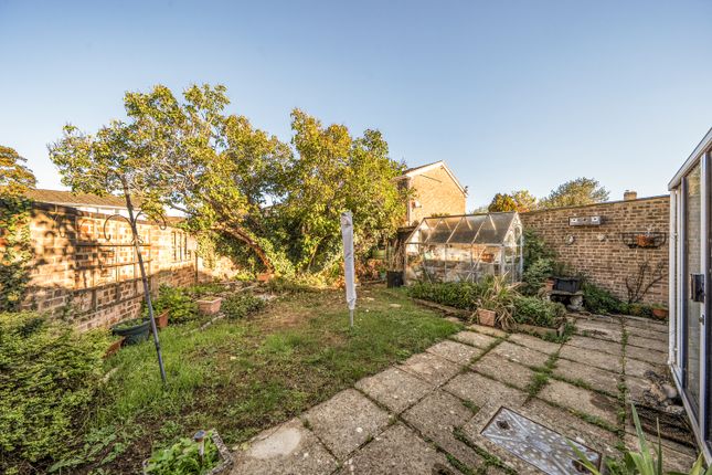 2, Whittington Place, Carterton photo 2
