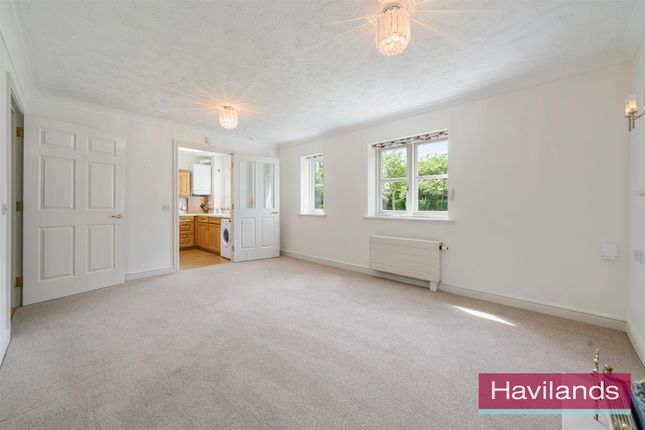 19, Blake Court, Newsholme Drive, London photo 3