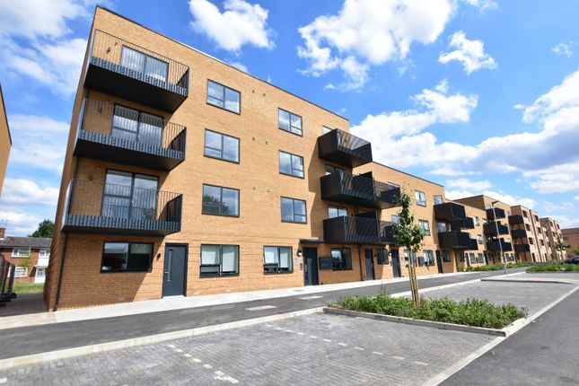 Thumbnail Flat for sale in Croxley View, Watford