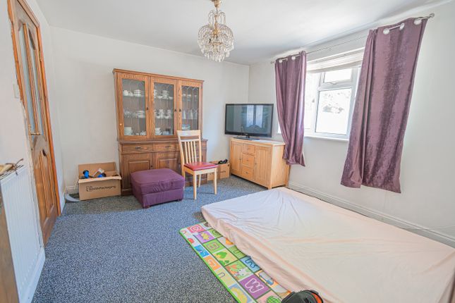 27, Bramley Drive, Birmingham photo 4