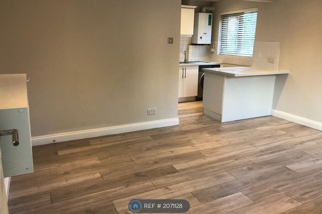 Flat to rent in Connaught Gardens, Morden