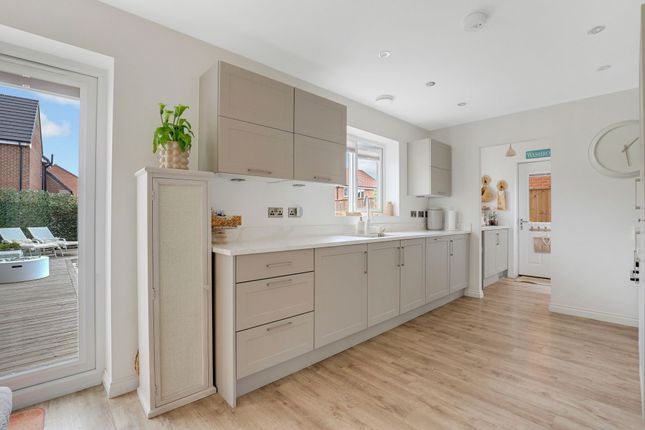 42 Orpington Way, Newark photo 4