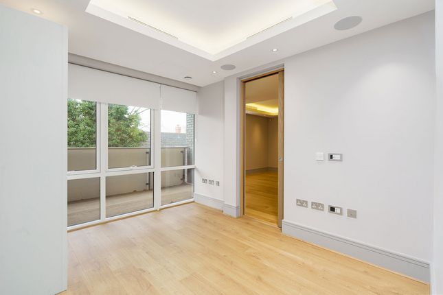 Flat 13, Benjamin House, Cecil Grove, London photo 4