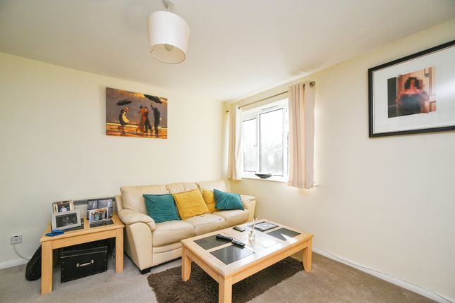 2 Chaveywell Court, Castle Street, CALNE photo 4