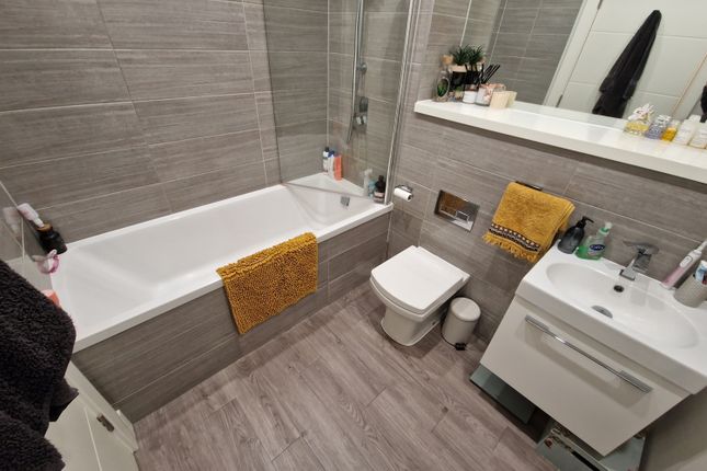 103 Greenleigh Court,, Leeds photo 5