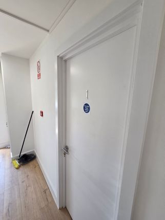 183 Nimrod Road, London photo 3