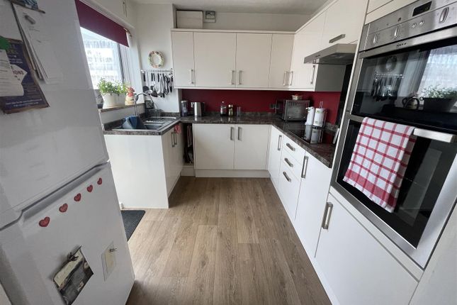 41, Lang Road, Crewkerne photo 3