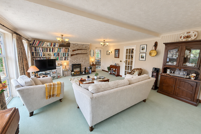 43, Thicknall Drive, Stourbridge photo 3