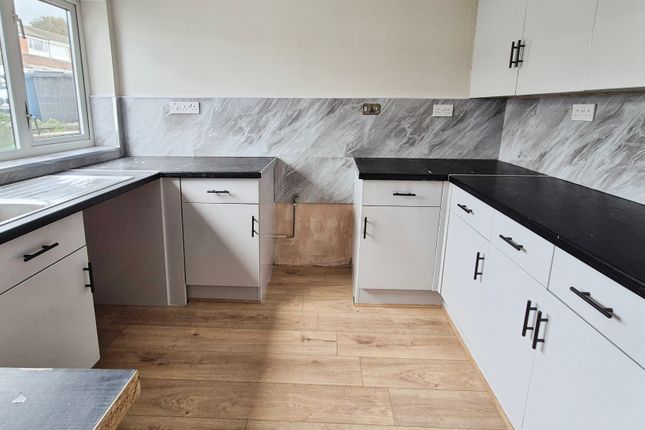 Manor Rise, Burntwood photo 3