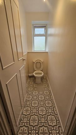 7, Sandford Close, London photo 5
