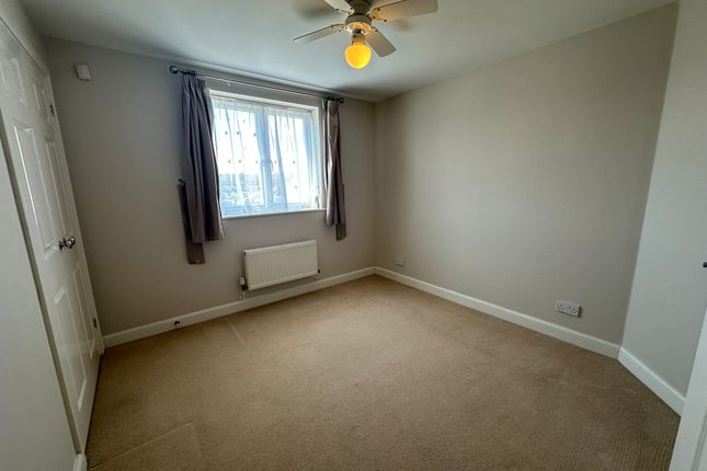 Flat to rent in The Piazza, Eastbourne