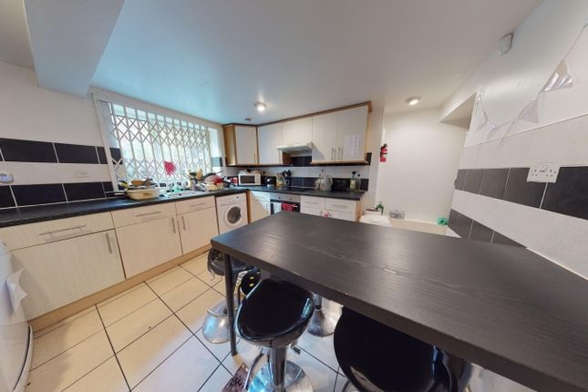 Terraced house to rent in Ashville Road, Hyde Park, Leeds