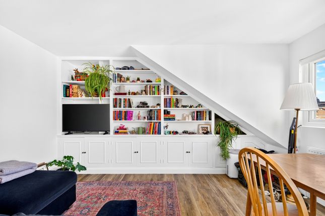 4D,, Adolphus Road, London photo 2