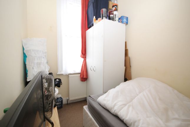 Maisonette for sale in District Road, Wembley, Middlesex