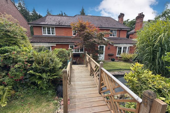 17, Maple Crescent, Salisbury photo 2