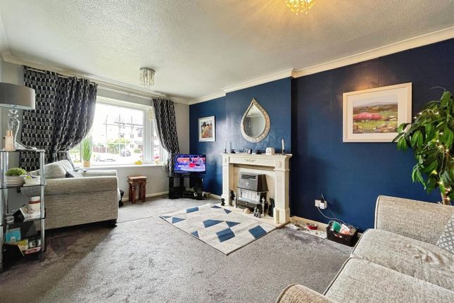 31, Tay Court, Bradford photo 2