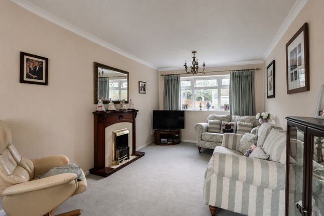 25, Kingham Drive, Carterton photo 3