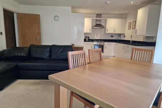 Flat 4 Stansfield Court,, 43 Newark Lane,, Ripley photo 2