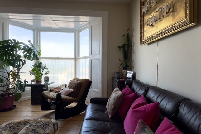 19,A, Fort Crescent, Margate photo 2