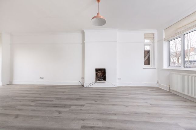 87, Queen Anne Avenue, Bromley photo 3