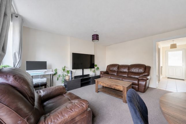 3, Knolles Drive, Faringdon photo 3