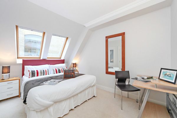 Duplex to rent in Middlesex Street, London
