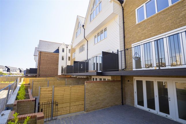 End terrace house for sale in Belvedere Road, Faversham