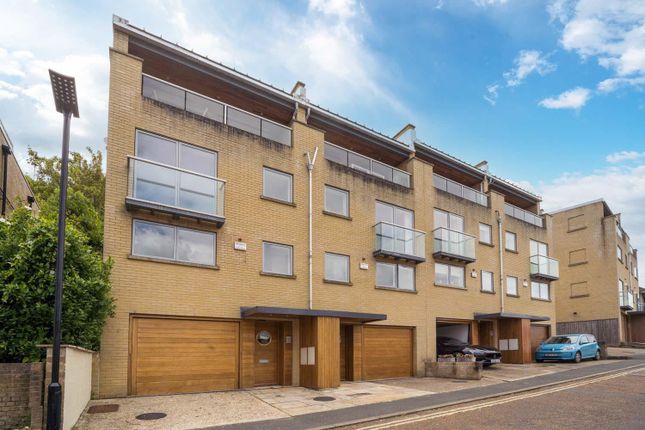 Town house for sale in Cliff Road, Cowes