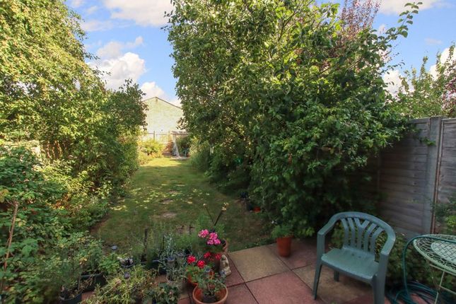 26, Burns Drive, Hemel Hempstead photo 4