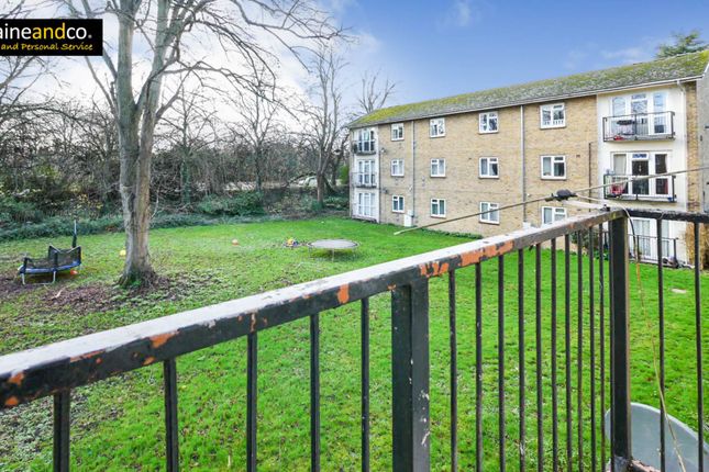61, Meadow Croft, Hatfield photo 4