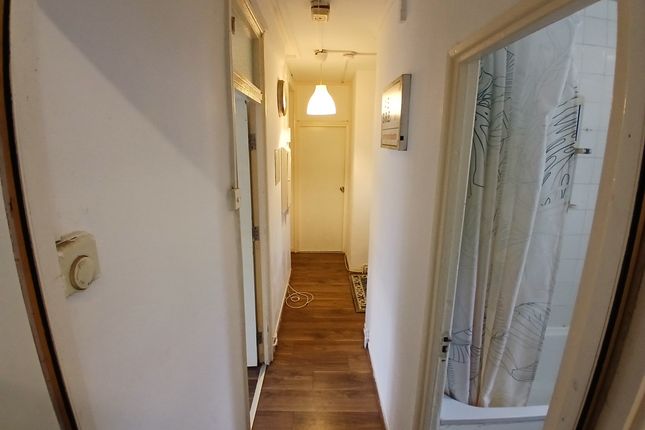 10 Landin House, Thomas Road, London photo 3