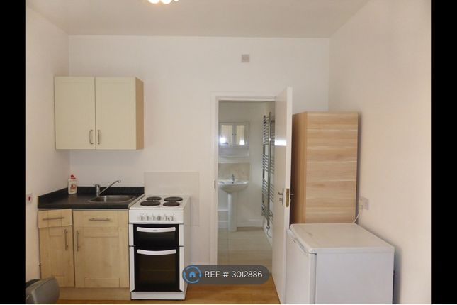 Flat, Wellfield Road, Hatfield photo 5