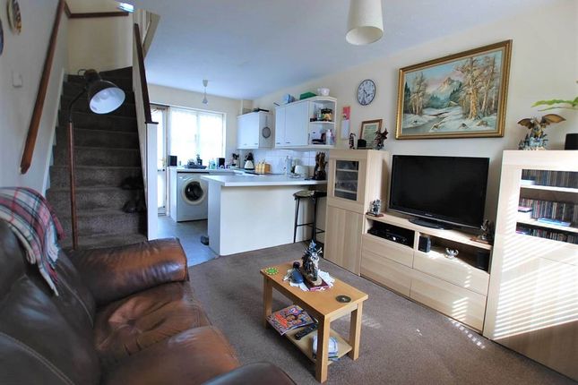 Thumbnail Property to rent in St Peters Close, Swanscombe, Kent