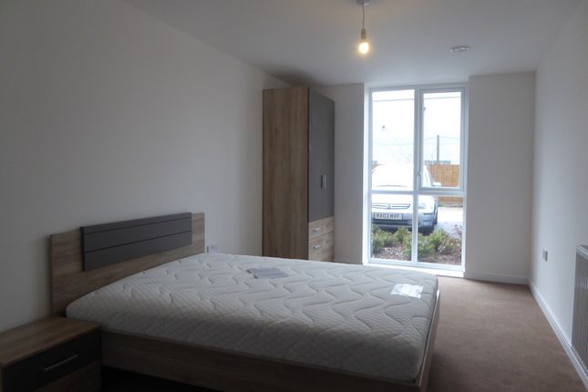 6, Flat 3, Oscar Wilde Road, Reading photo 4