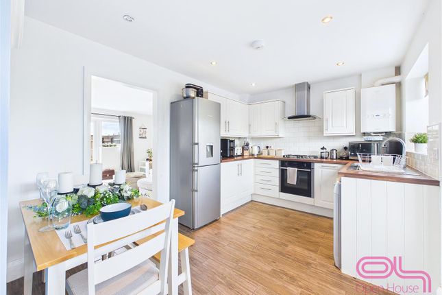 4 Farman Row, Henhurst Ridge, Burton-On-Trent photo 4